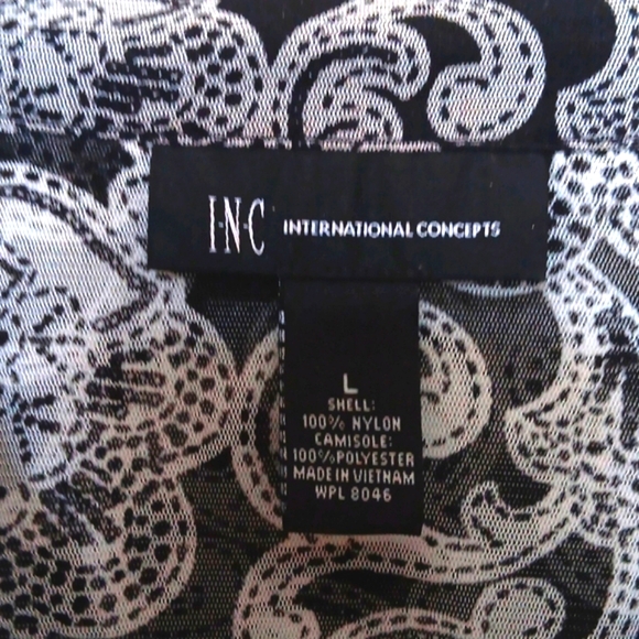 Ladies blouse with attached cami.Excellent Condition.Size L - Picture 3 of 7